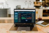 lessinvest.com